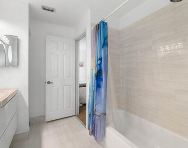 7087 Nw 78th Place - Photo Thumbnail 21
