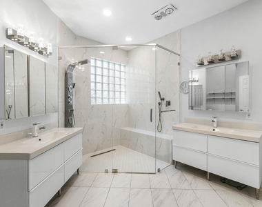 7087 Nw 78th Place - Photo Thumbnail 10