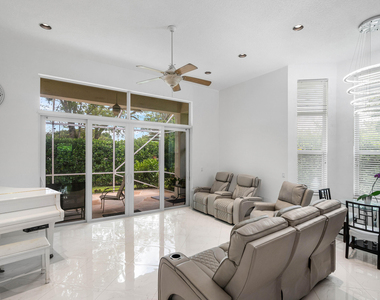 7087 Nw 78th Place - Photo Thumbnail 6