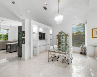 7087 Nw 78th Place - Photo Thumbnail 3