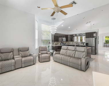 7087 Nw 78th Place - Photo Thumbnail 9