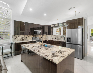 7087 Nw 78th Place - Photo Thumbnail 7