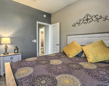 17977 W Hubbard Drive - Photo Thumbnail 21