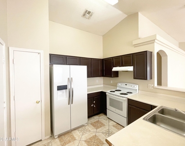 8930 W Catalina Drive - Photo Thumbnail 10