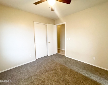 8930 W Catalina Drive - Photo Thumbnail 18
