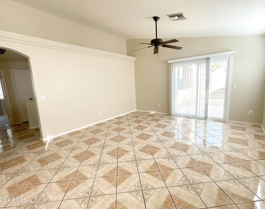 8930 W Catalina Drive - Photo Thumbnail 6