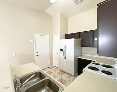 8930 W Catalina Drive - Photo Thumbnail 11