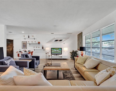 5101 Ne 27th Avenue - Photo Thumbnail 2