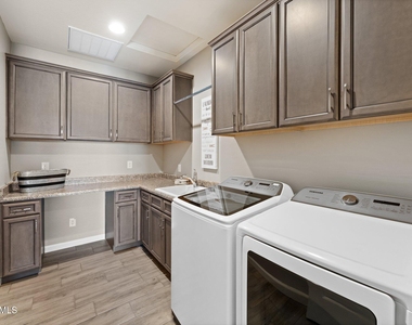 4002 Desert Moon Drive - Photo Thumbnail 20
