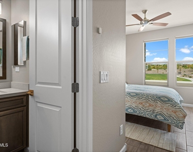 4002 Desert Moon Drive - Photo Thumbnail 18
