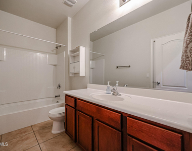7009 S 78th Drive - Photo Thumbnail 18