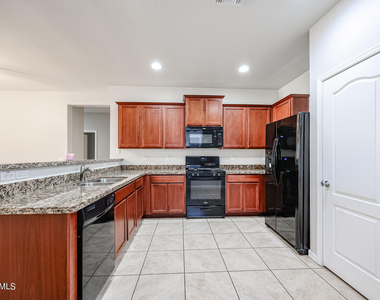 7009 S 78th Drive - Photo Thumbnail 7