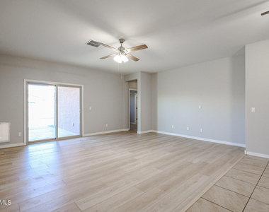 7009 S 78th Drive - Photo Thumbnail 10