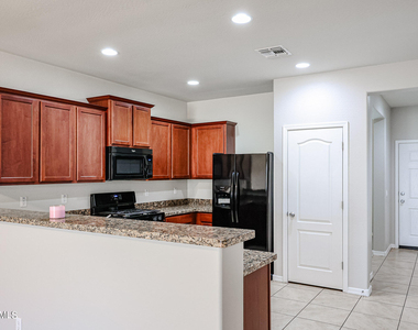 7009 S 78th Drive - Photo Thumbnail 5