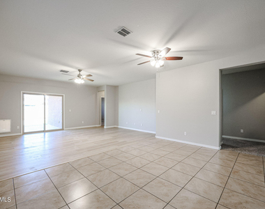 7009 S 78th Drive - Photo Thumbnail 11