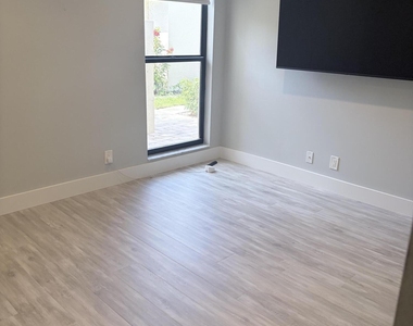 3072 Inglewood Terrace - Photo Thumbnail 16