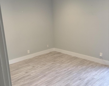 3072 Inglewood Terrace - Photo Thumbnail 17