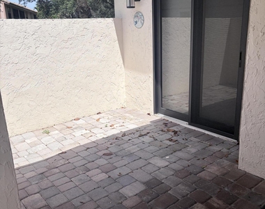 3072 Inglewood Terrace - Photo Thumbnail 7