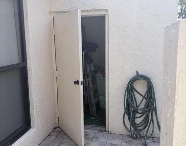 3072 Inglewood Terrace - Photo Thumbnail 2