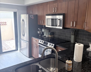 3072 Inglewood Terrace - Photo Thumbnail 4