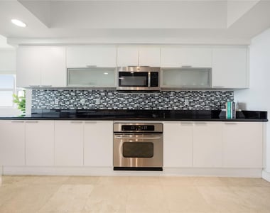 14951 Royal Oaks Lane - Photo Thumbnail 5