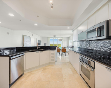 14951 Royal Oaks Lane - Photo Thumbnail 4
