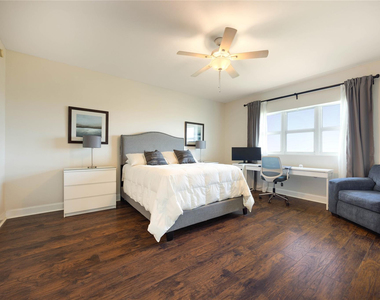 14951 Royal Oaks Lane - Photo Thumbnail 12