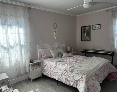 705 W Wilshire Drive - Photo Thumbnail 23