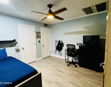 705 W Wilshire Drive - Photo Thumbnail 15