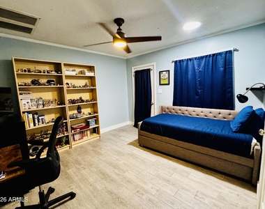 705 W Wilshire Drive - Photo Thumbnail 14