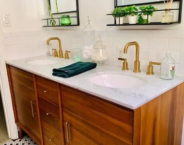 705 W Wilshire Drive - Photo Thumbnail 8
