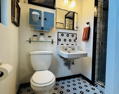 705 W Wilshire Drive - Photo Thumbnail 13