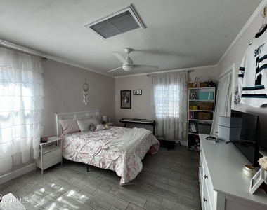 705 W Wilshire Drive - Photo Thumbnail 22