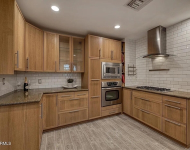 705 W Wilshire Drive - Photo Thumbnail 6