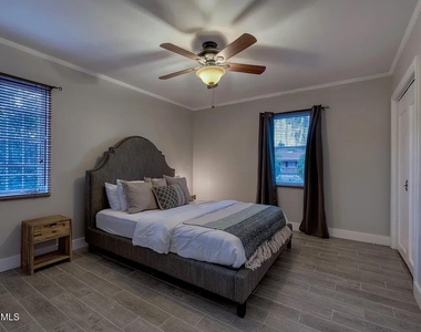 705 W Wilshire Drive - Photo Thumbnail 11