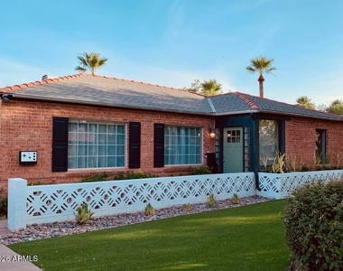 705 W Wilshire Drive - Photo Thumbnail 10