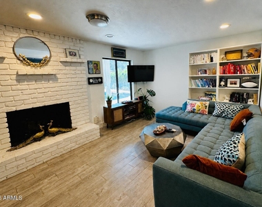 705 W Wilshire Drive - Photo Thumbnail 4