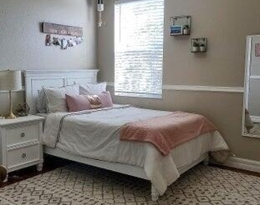 5574 55th Avenue - Photo Thumbnail 14