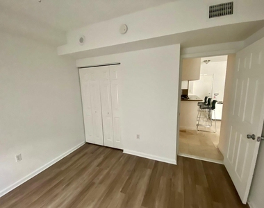 17100 N Bay Road - Photo Thumbnail 10