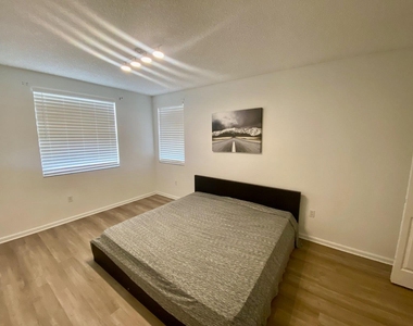 17100 N Bay Road - Photo Thumbnail 7