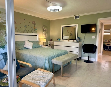 2721 Garden Drive N - Photo Thumbnail 16