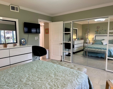 2721 Garden Drive N - Photo Thumbnail 14