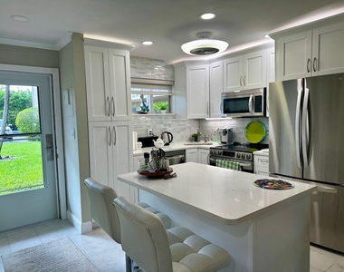 2721 Garden Drive N - Photo Thumbnail 7