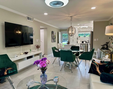 2721 Garden Drive N - Photo Thumbnail 1