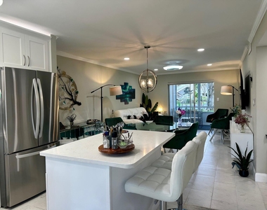 2721 Garden Drive N - Photo Thumbnail 3