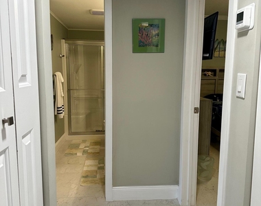 2721 Garden Drive N - Photo Thumbnail 12