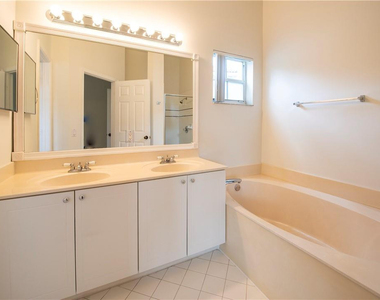 4015 Palm Place - Photo Thumbnail 15