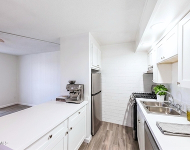 6320 N 16th Street - Photo Thumbnail 2