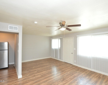 6040 N 21st Avenue - Photo Thumbnail 4