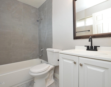 6040 N 21st Avenue - Photo Thumbnail 9